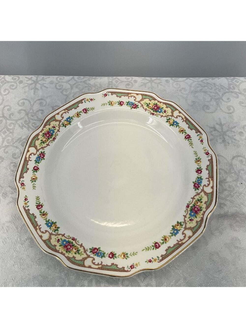 Mount Clemens Mildred 10" Scalloped Edge Dinner Plate